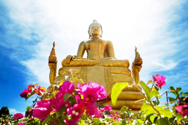 Viagens e aventuras exóticas. Tailândia viagem. Buda e marcos — Fotografia de Stock