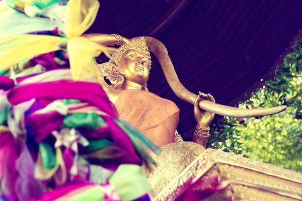 Egzotik gezi ve macera. Tayland gezisi. Buddha ve yerler — Stok fotoğraf