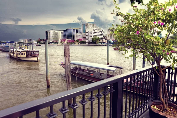 Bangkok cityscape.River scene Chao phraya — Stock Photo, Image