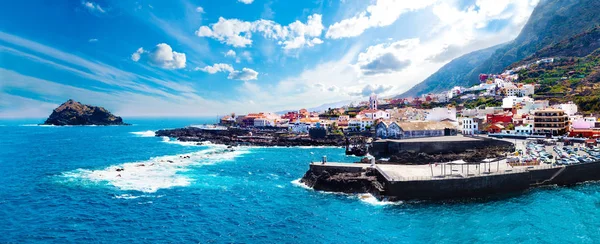 Paisaje de la isla de Tenerife. Océano y hermosa piedra, playa de Garachico — Foto de Stock