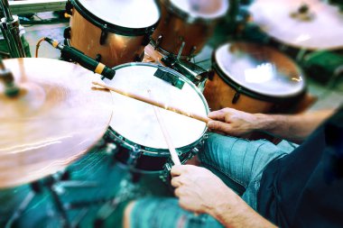 Müzik grubu ve canlı müzik arkaplanı