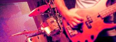 Canlı müzik ve bando şarkıcısı