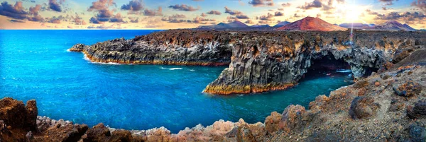 Pláže, útesy a ostrovy ve Španělsku — Stock fotografie