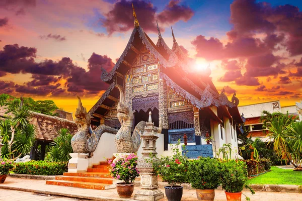 Hermoso templo en Tailandia . —  Fotos de Stock