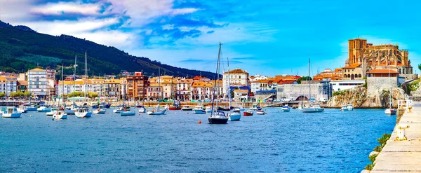 Kuststäder Spanien Castro Urdiales Kantabria Fiskeläge Och Båtbrygga Natursköna Kustområden — Stockfoto