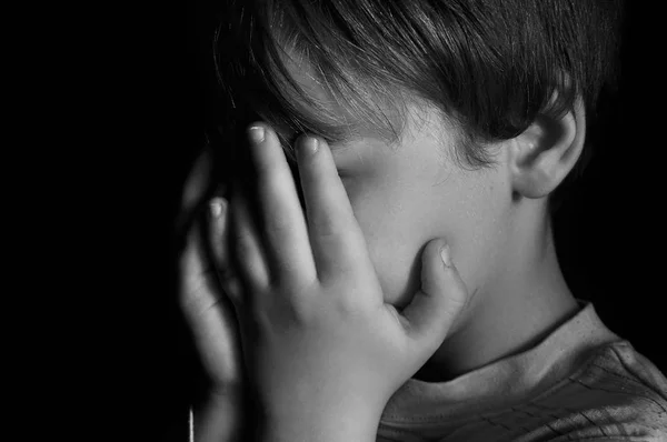 Small boy crying — Stock Photo, Image