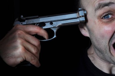 Adam uygulanıyor bir intihar