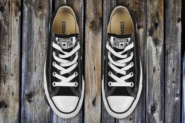 CHLUMCANY, CZECH REPUBLIC, MARCH 27, 2015: Black Converse shoes — Stock Photo, Image