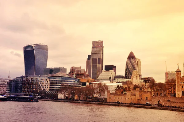 LONDRES, Reino Unido, 6 DE ABRIL DE 2015: Rascacielos de la ciudad de Londres —  Fotos de Stock