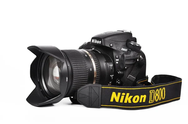 CHLUMCANY, REPÚBLICA CHECA, 25 DE ABRIL DE 2015: Nikon D800 y Tamron —  Fotos de Stock