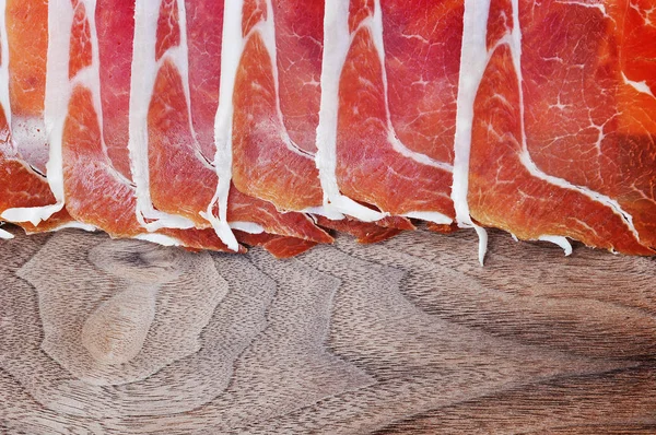 Prosciutto jambonu bir tablo