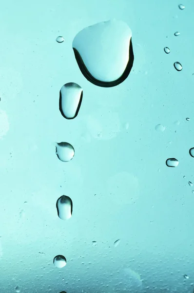 Vattendroppar på ett fönster — Stockfoto
