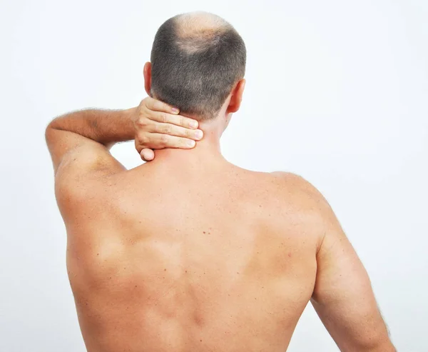 Homem com uma dor no pescoço — Fotografia de Stock