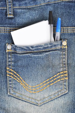 Denim cep iki kalem ve kağıt ile