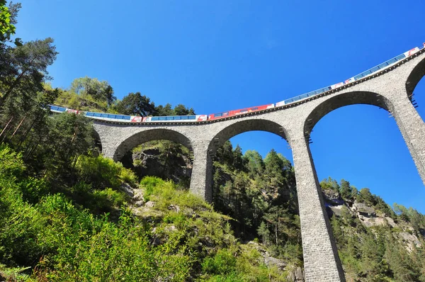 FILISUR, SWITZERLAND, AUGUST 26, 2015: Glacier Express — Stock Photo, Image