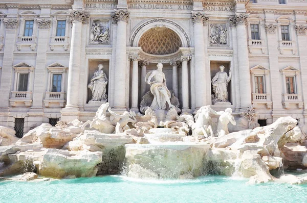 ROMA, ITÁLIA, JULHO 9, 2016: Fontana di Trevi — Fotografia de Stock