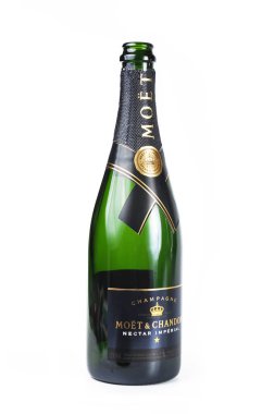 Chlumcany, Çek Cumhuriyeti, 10 Şubat 2017: beyaz, atış studio izole Mot ve İmparatorluk nektar Chandon şampanya şişe.