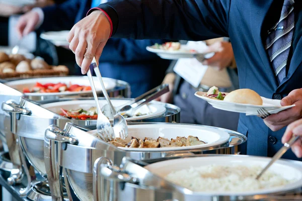 insanlar bir şölende