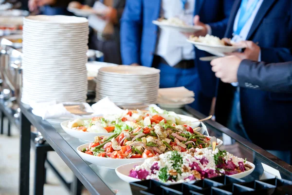 insanlar bir şölende