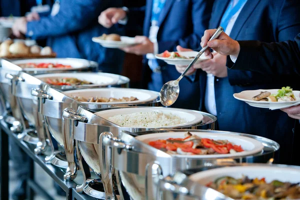 Pessoas em um banquete — Fotografia de Stock