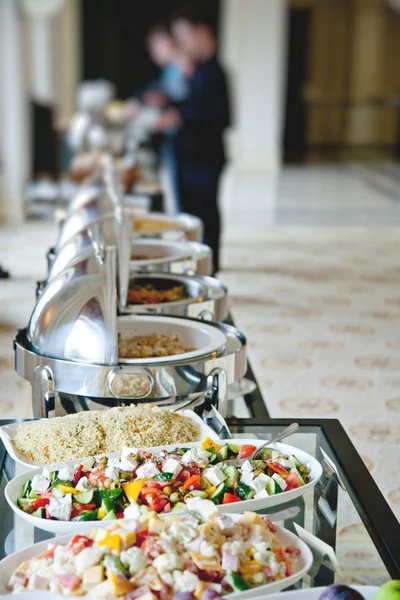 Buffébord med sallader — Stockfoto