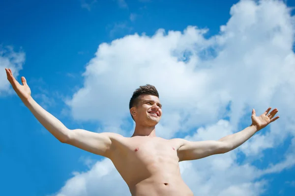 Hermoso hombre atlético — Foto de Stock