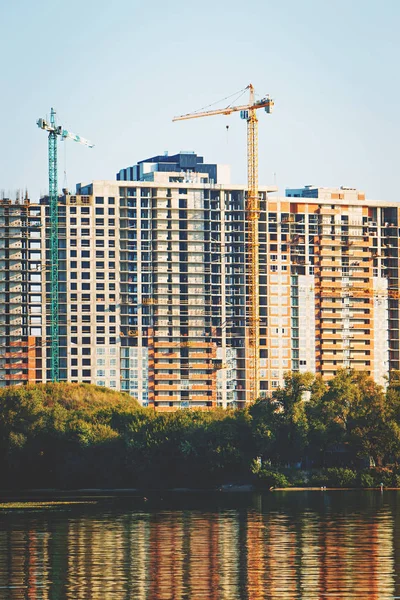 Construção de edifícios de vários andares — Fotografia de Stock