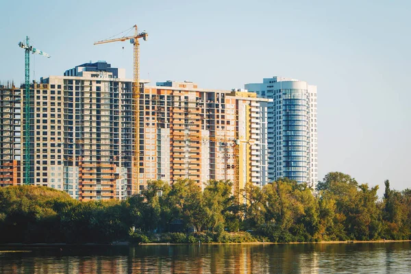 Construção de edifícios de vários andares — Fotografia de Stock