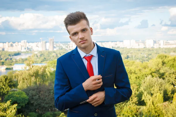 Business man on a city background — Stock Photo, Image