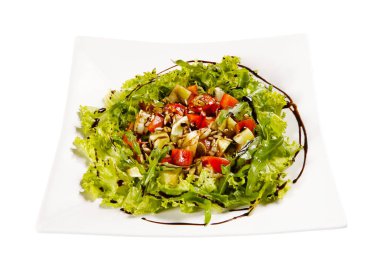 marul bir plaka üzerinde