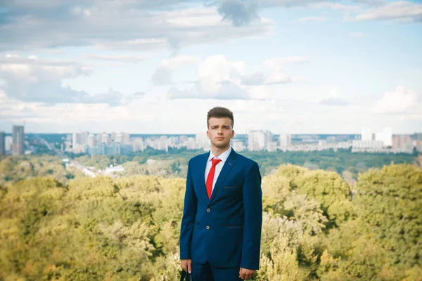 Business man on a city background — Stock Photo, Image