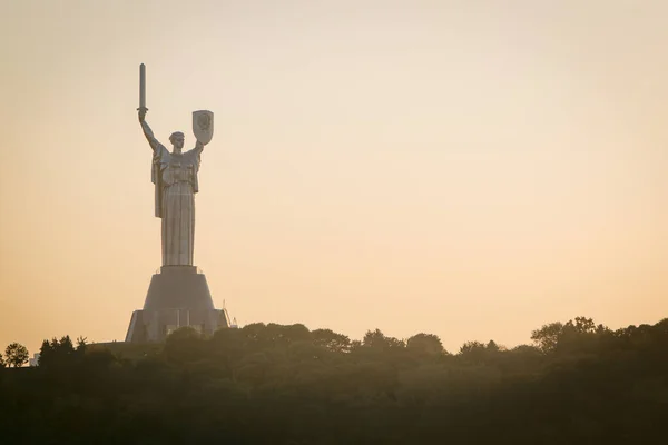Monumento Alla Madrepatria Kiev Sotto Raggi Del Sole — Foto Stock