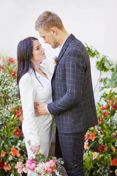 Recién Casados Felices Juntos Acaban Tener Una Ceremonia —  Fotos de Stock