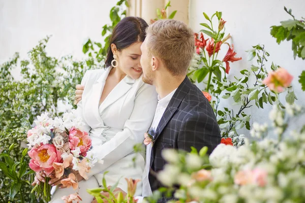 Recién Casados Felices Juntos Acaban Tener Una Ceremonia —  Fotos de Stock