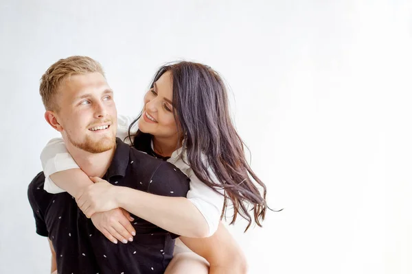 Mann Und Frau Lieben Sich Und Sind Glücklich — Stockfoto