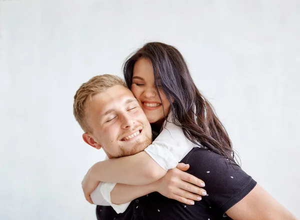 Mann Und Frau Lieben Sich Und Sind Glücklich — Stockfoto