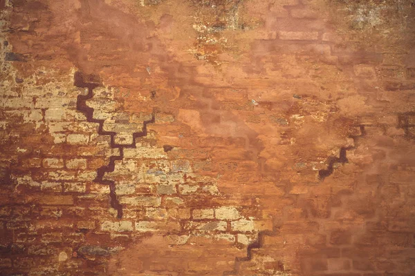 Orange Wall Grunge Look Peeling Paint Old Brick House — Stock Photo, Image