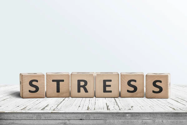 Słowo stres na znak wykonany z drewnianych klocków — Zdjęcie stockowe