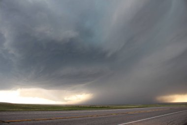 Yüksek ovalar üzerinde yoğun supercell