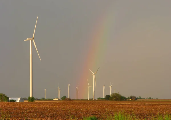 Rainbow at wind farm — Stock Photo, Image