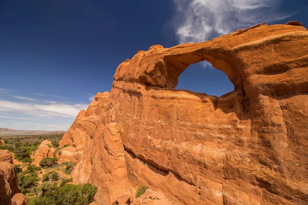 Skyline Arch in Utah, viewed on a sunny day. — Stock Photo, Image