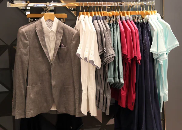 Ropa de hombre en tienda — Foto de Stock