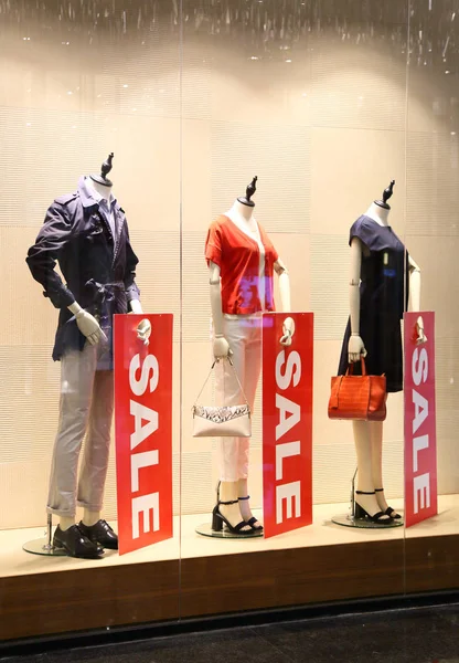 Signe de vente et modèle de vitrine — Photo