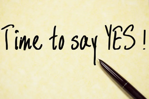Time to say yes text write on paper — Stock Photo, Image