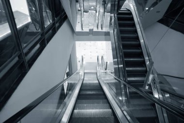 alışveriş merkezine Asansör