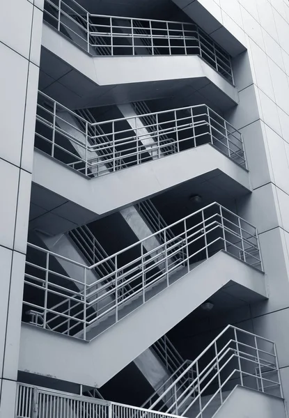 Gebouw buiten trappen — Stockfoto