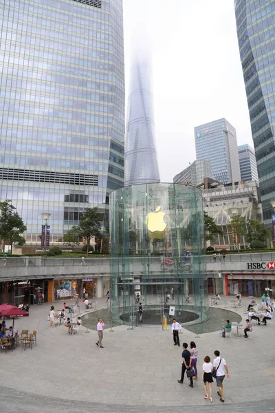 Шанхай, Китай - 10 июля 2015: Lujiazui Apple store — стоковое фото