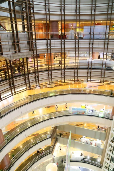 Shanghai, China - 10 de julho de 2015: Lujiazui Super Brand Mall — Fotografia de Stock