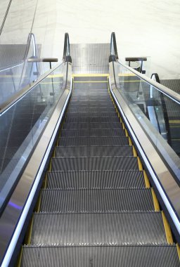 alışveriş merkezine Asansör