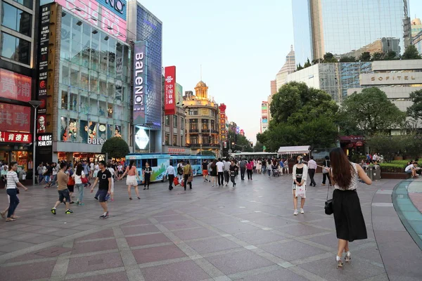 난징도로 상하이 2015 Nanjing도로 보행자 거리는 상하이 유명한 — 스톡 사진